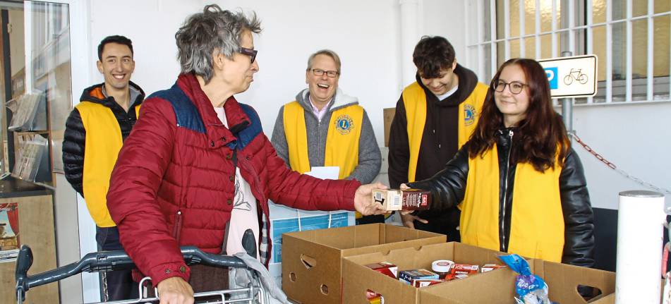 Viele Kunden des Kaufland-Supermarktes gaben am Wochenende gerne ein Teil aus ihrem Einkaufswagen am Spendenstand ab.